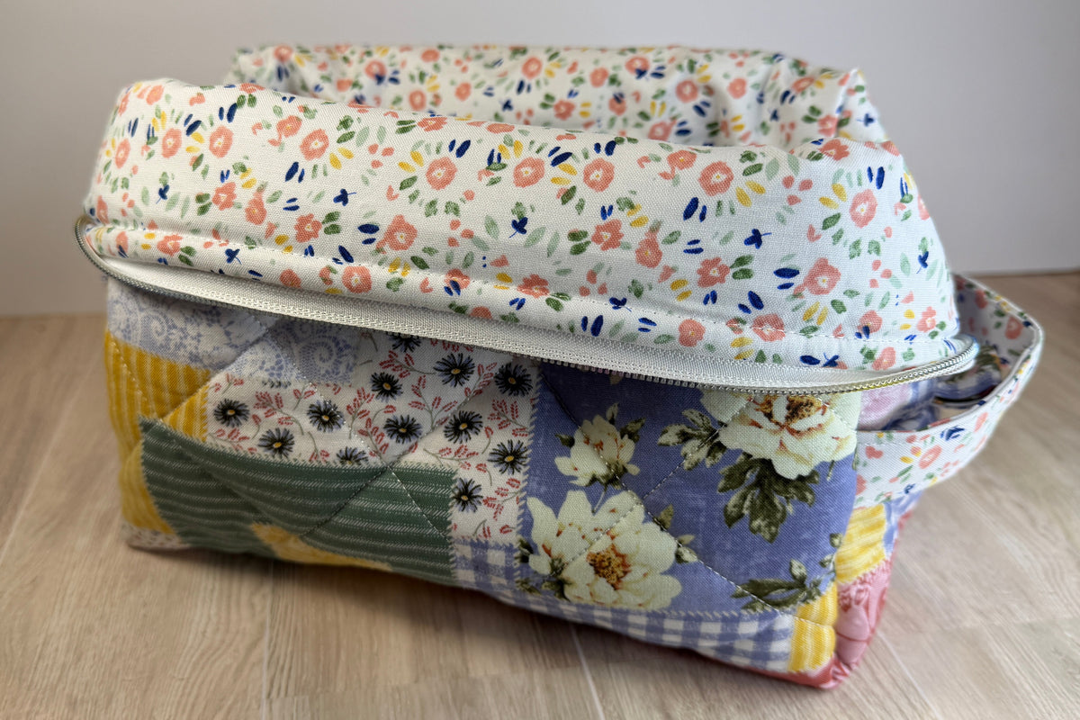 Medium Makeup Bag | Cottage Collection